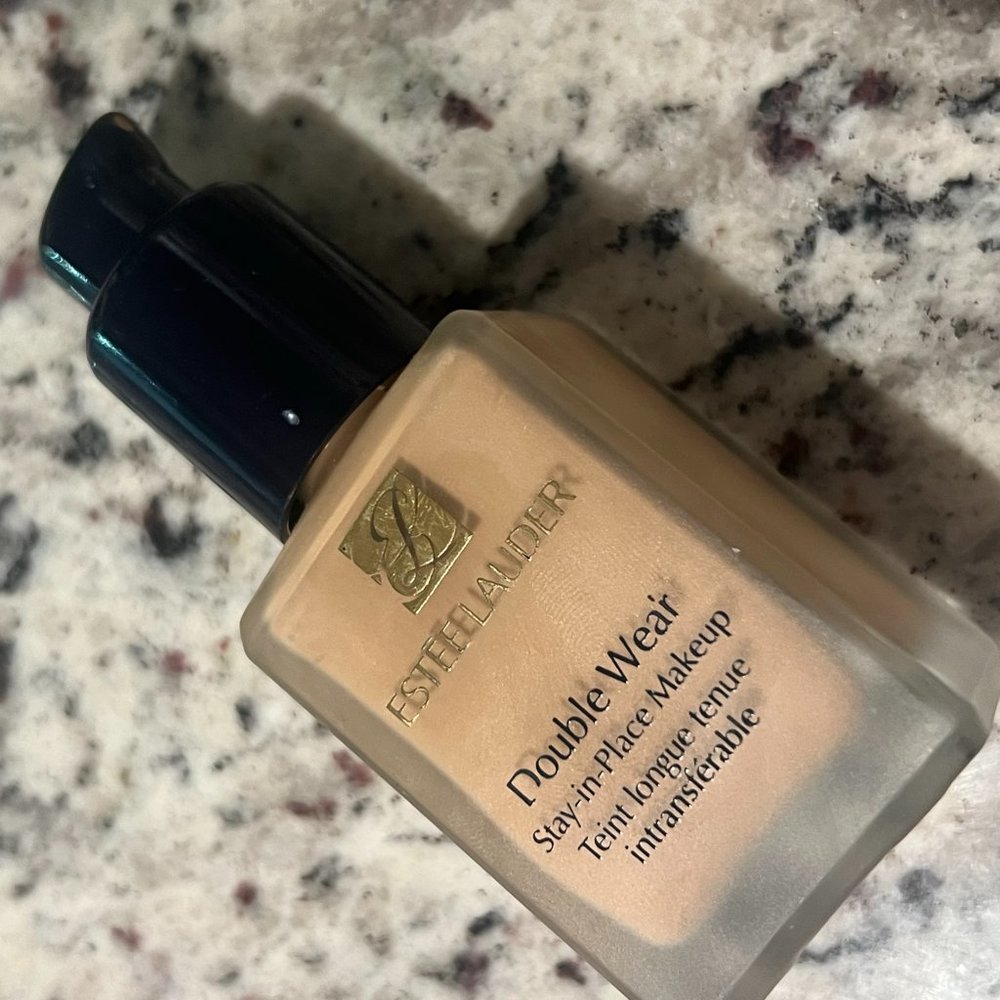 Estée Lauder Double Wear foundation - 2N1